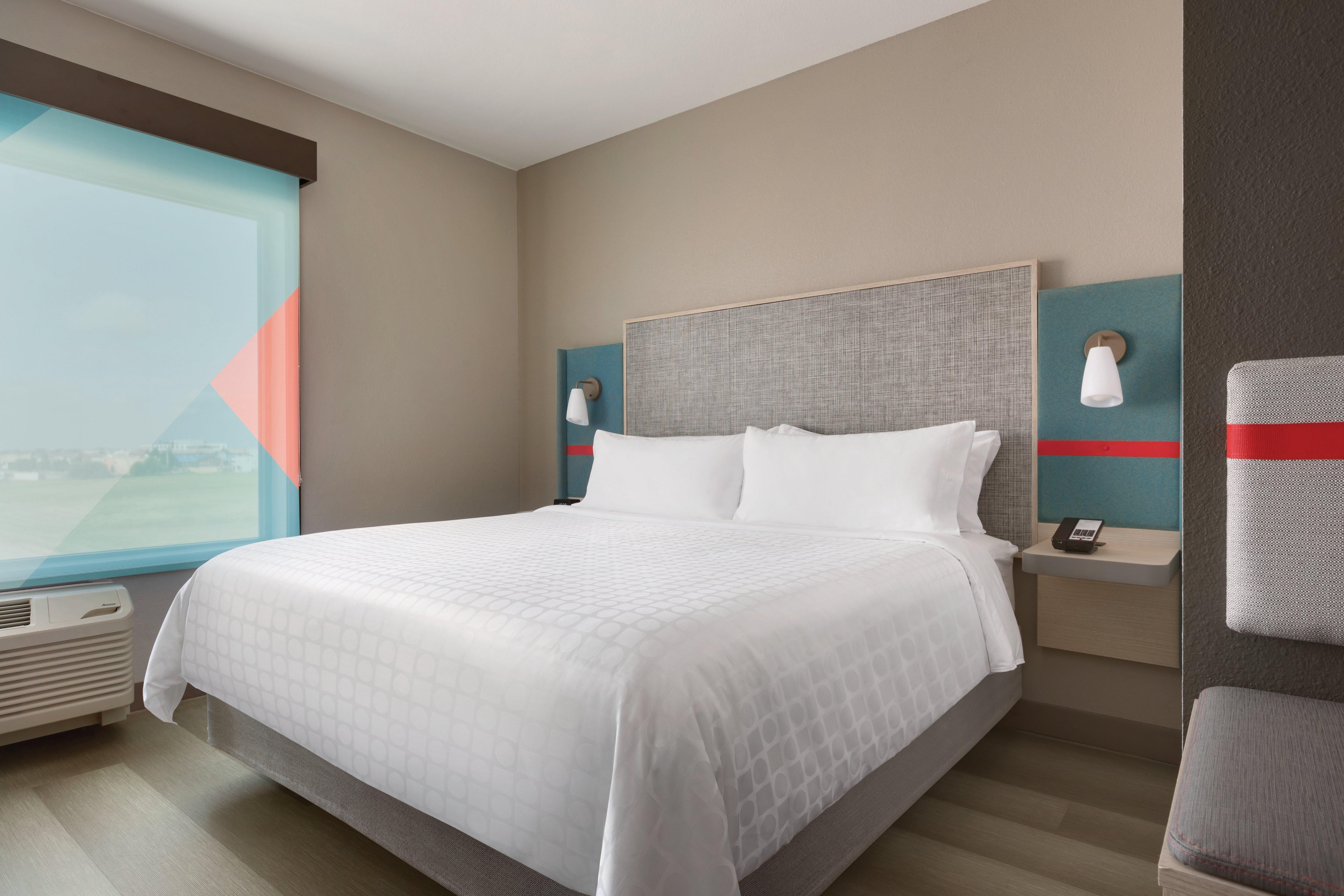 Avid Hotel - Staunton By Ihg Екстериор снимка