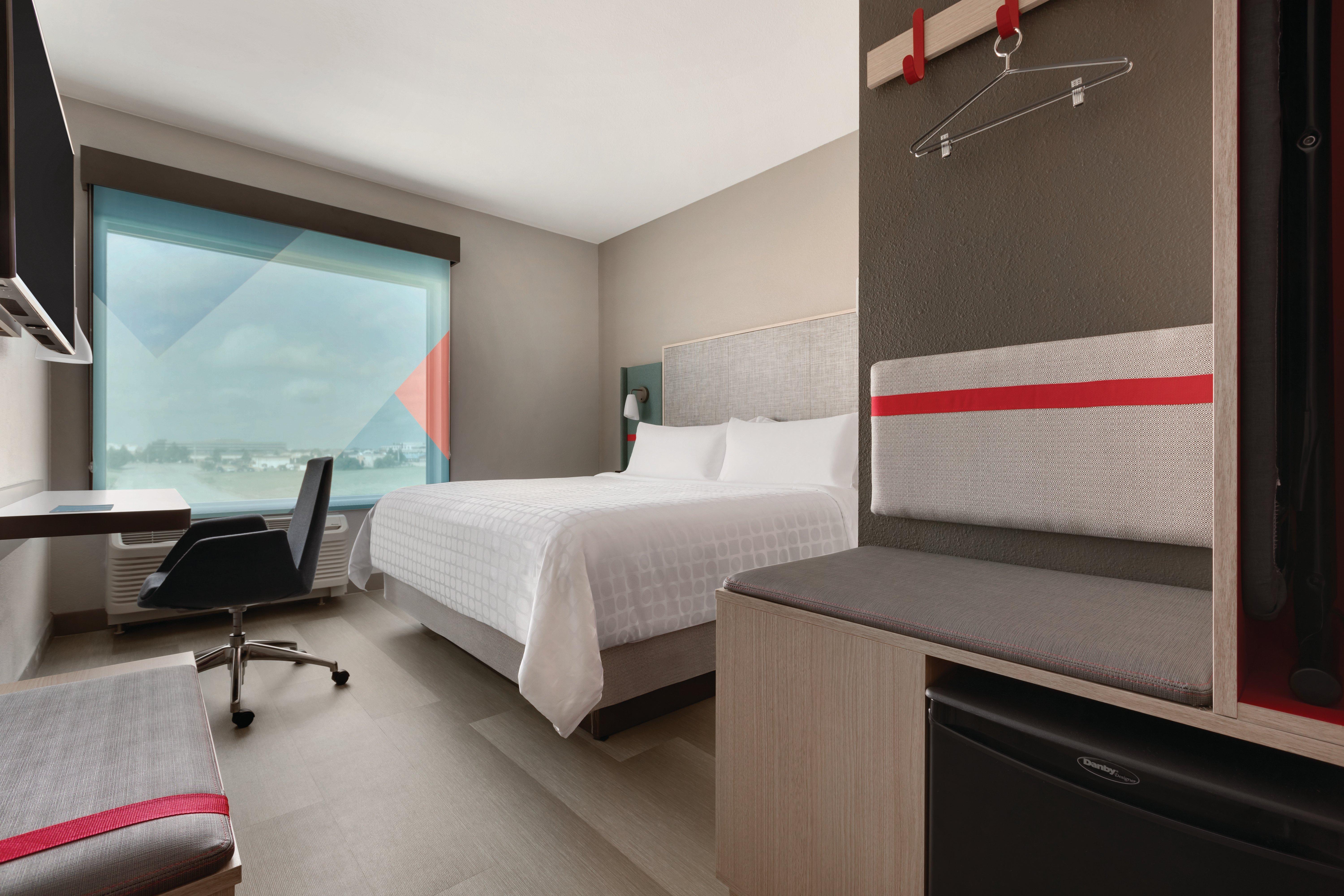 Avid Hotel - Staunton By Ihg Екстериор снимка