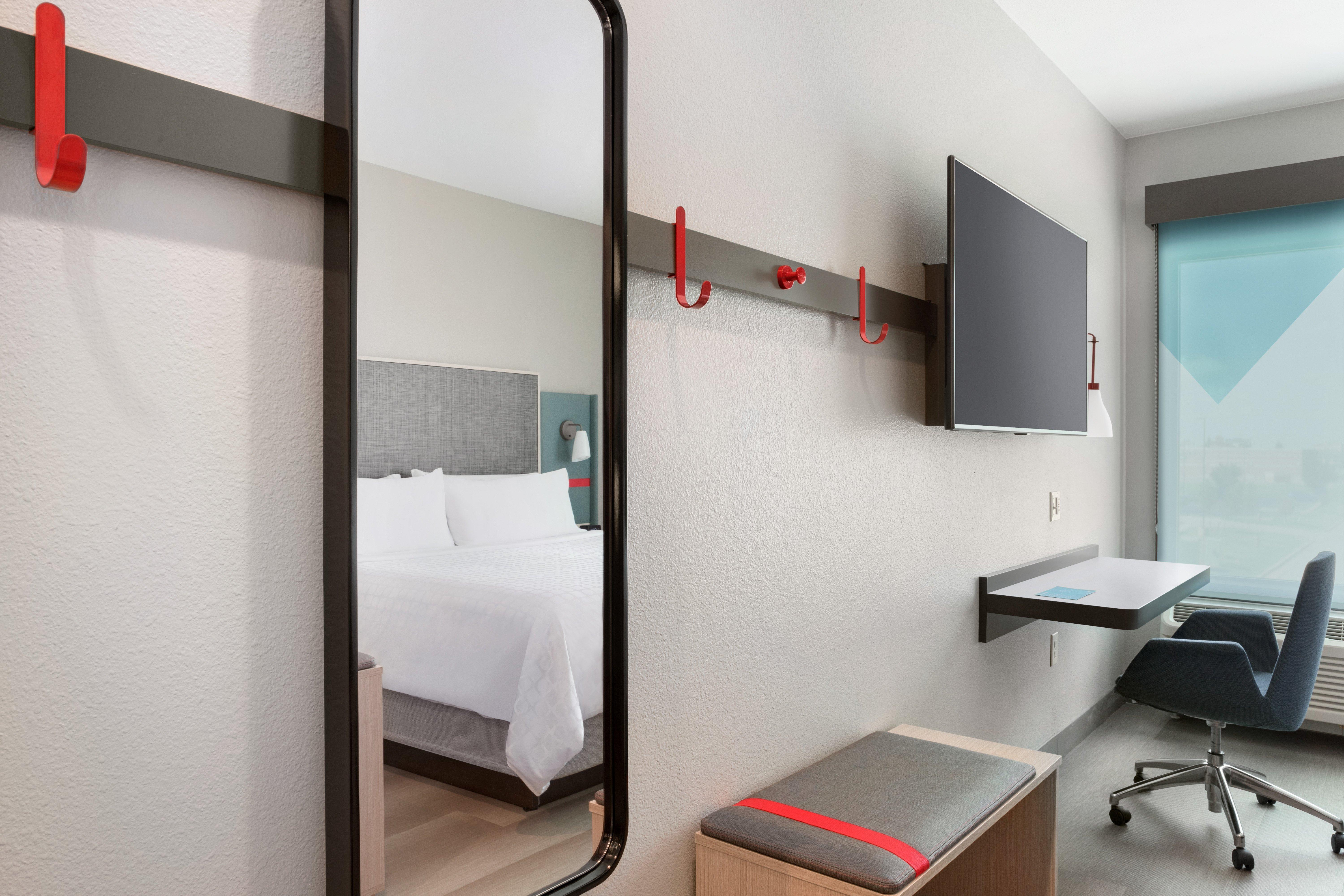 Avid Hotel - Staunton By Ihg Екстериор снимка