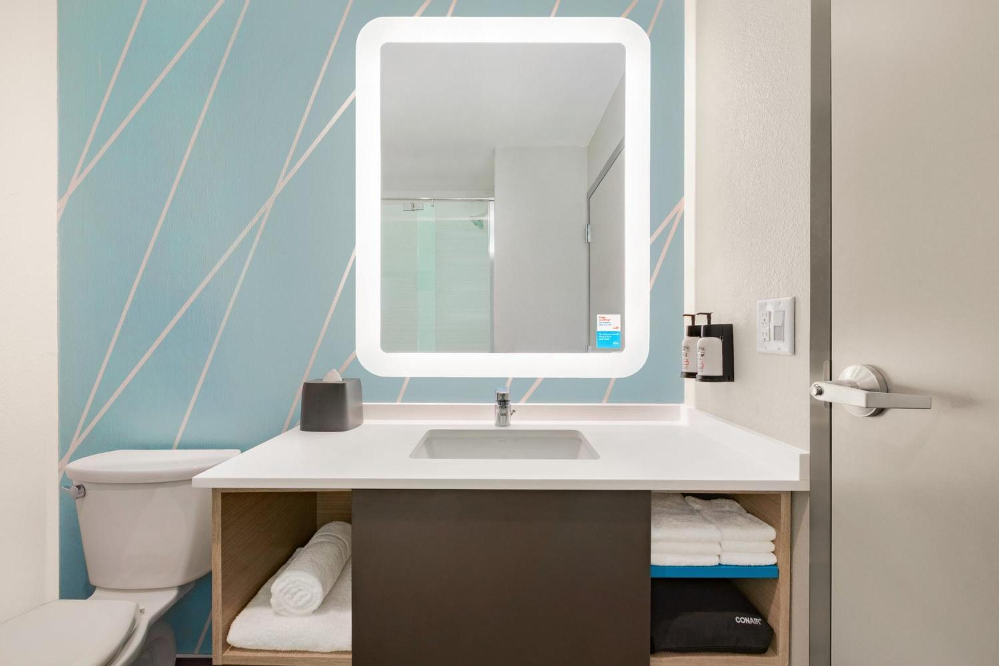 Avid Hotel - Staunton By Ihg Екстериор снимка